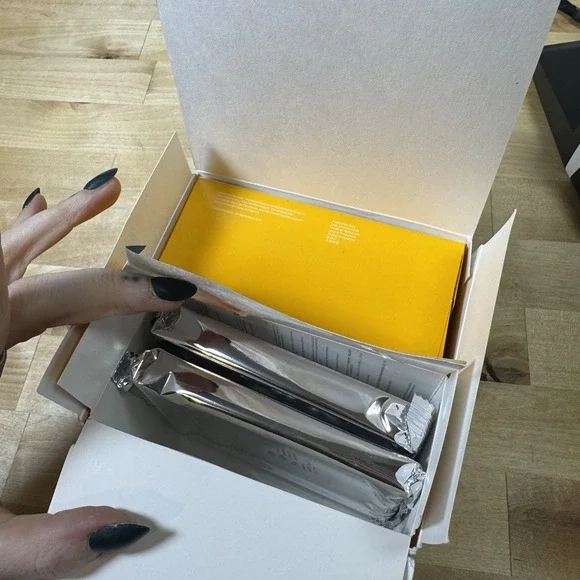 Polaroid Now 2nd Generation I-Type Instant Film Camera w/ 40 Film Black & White - Picture 10 of 13